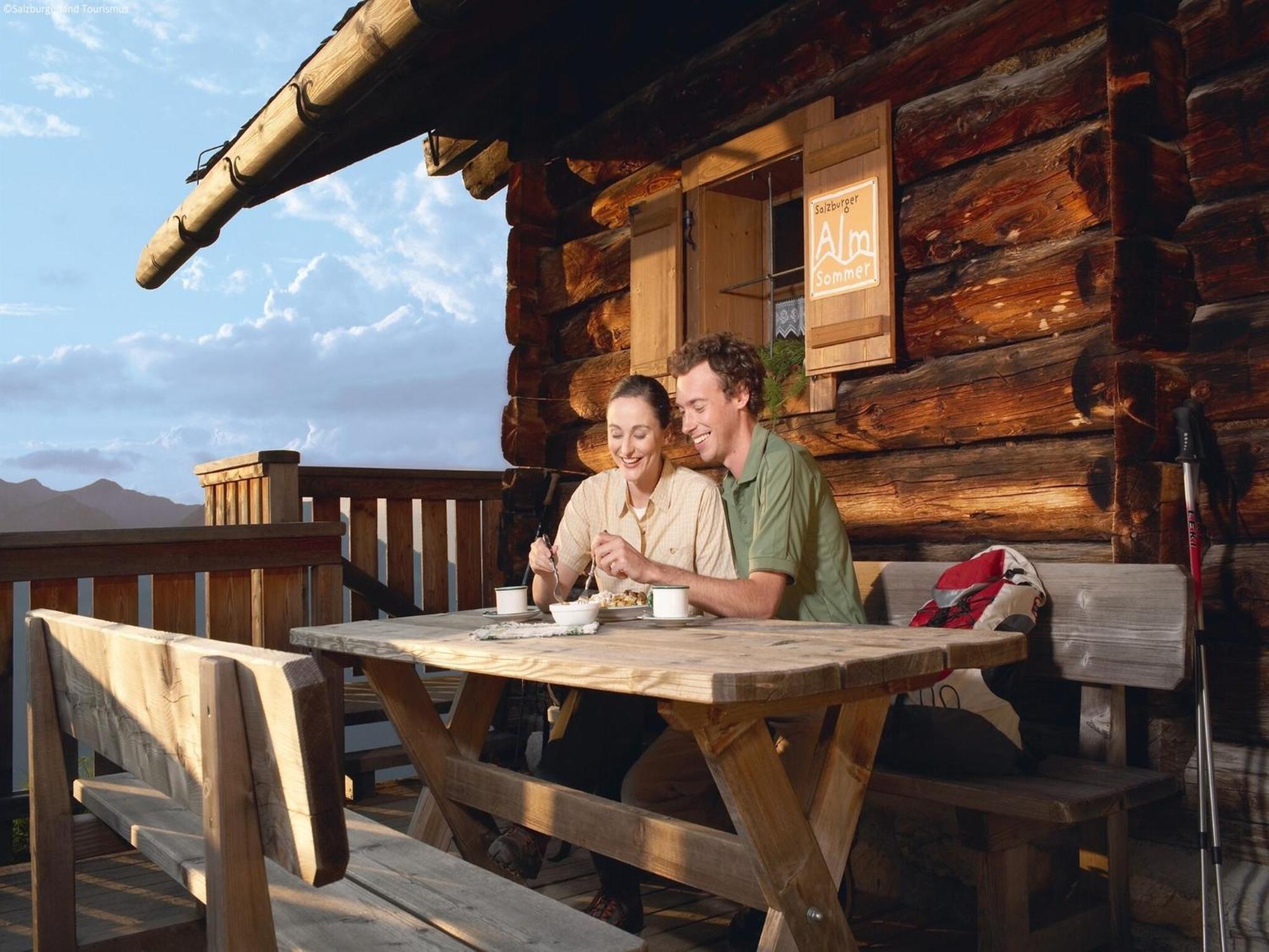 Modern Chalet With Sauna Near Ski Area In Saalbach Hinterglemm Salzburgerland Esterno foto